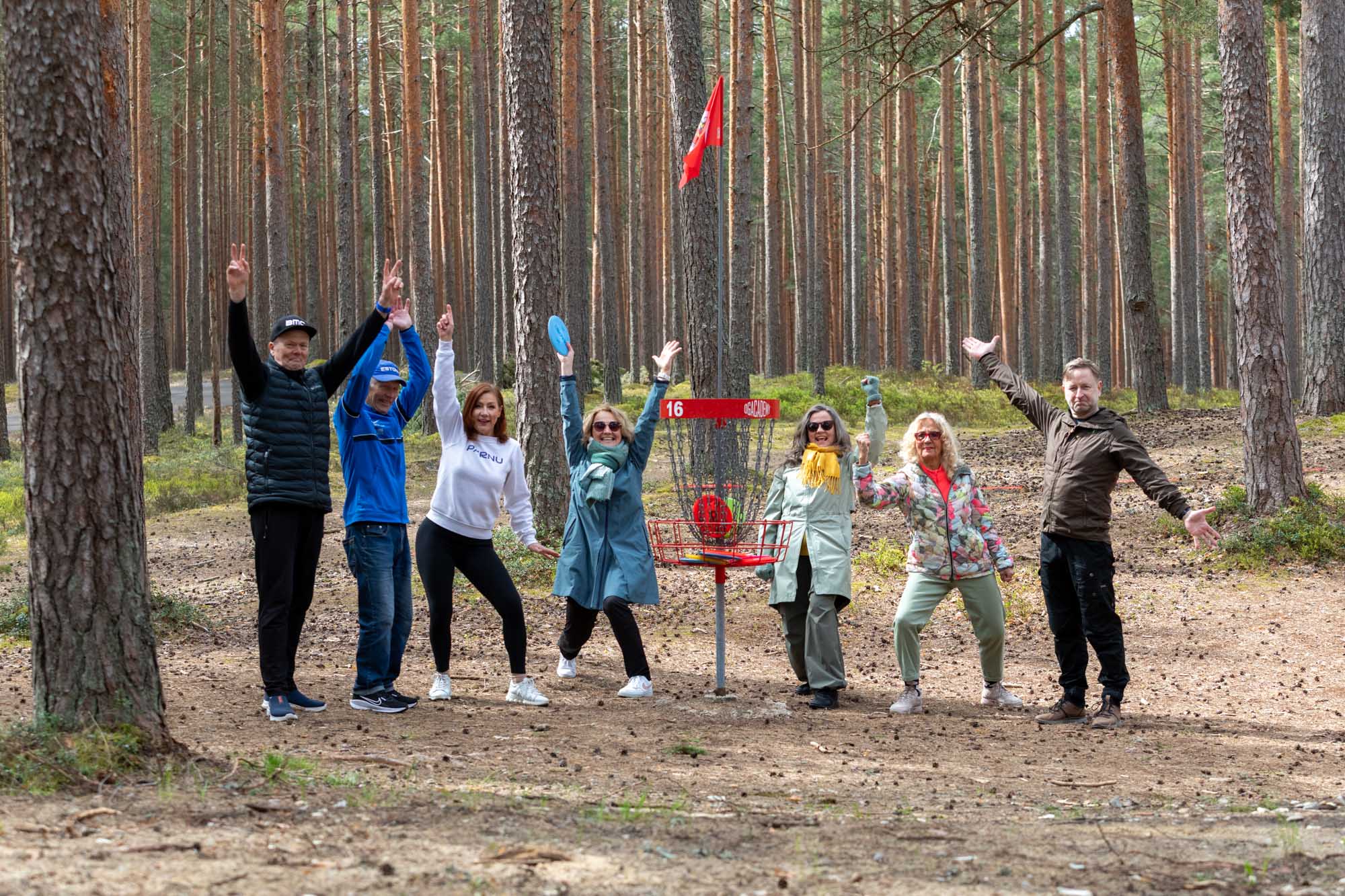 joulumae-tervisespordikeskuse-discgolfi-park-008-visit-estonia